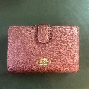 NWT‼️ COACH Cross grain leather med. zip wallet
